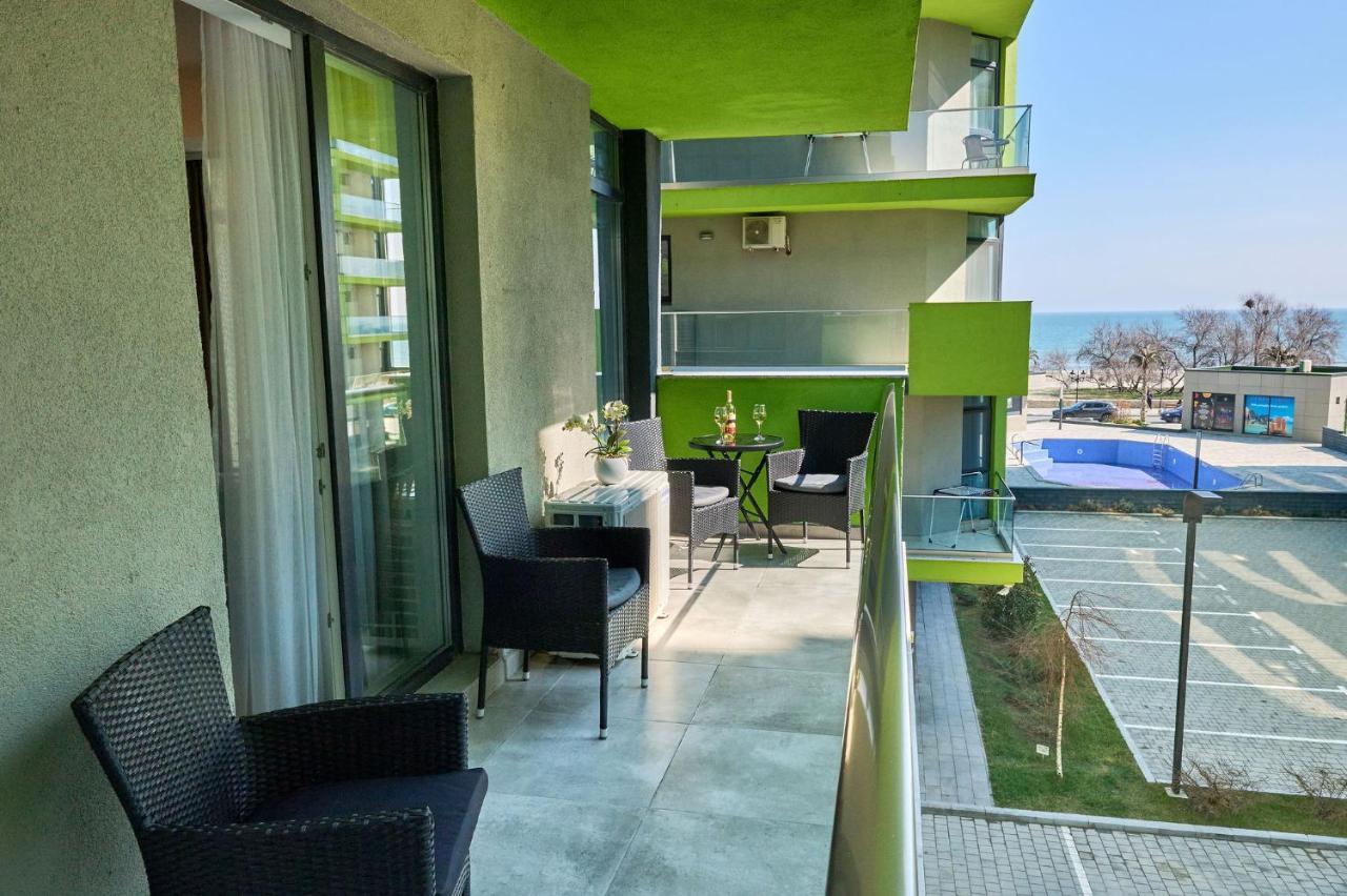 Seastar Apartment - Spa N Pools Beach Resort Mamaia Eksteriør billede
