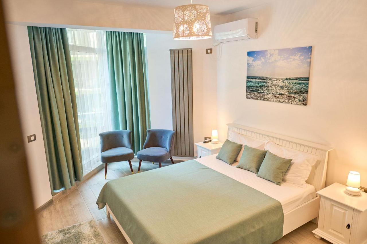 Seastar Apartment - Spa N Pools Beach Resort Mamaia Eksteriør billede