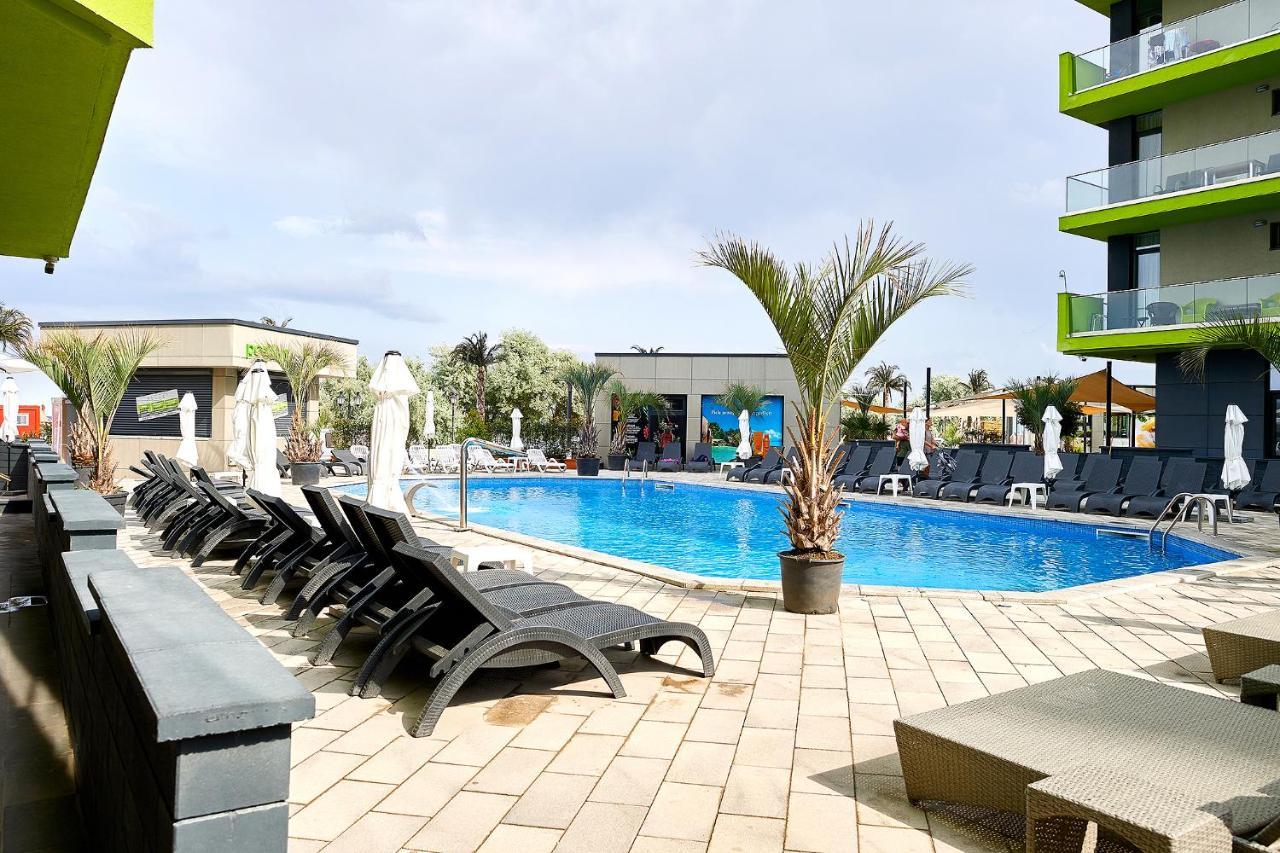 Seastar Apartment - Spa N Pools Beach Resort Mamaia Eksteriør billede