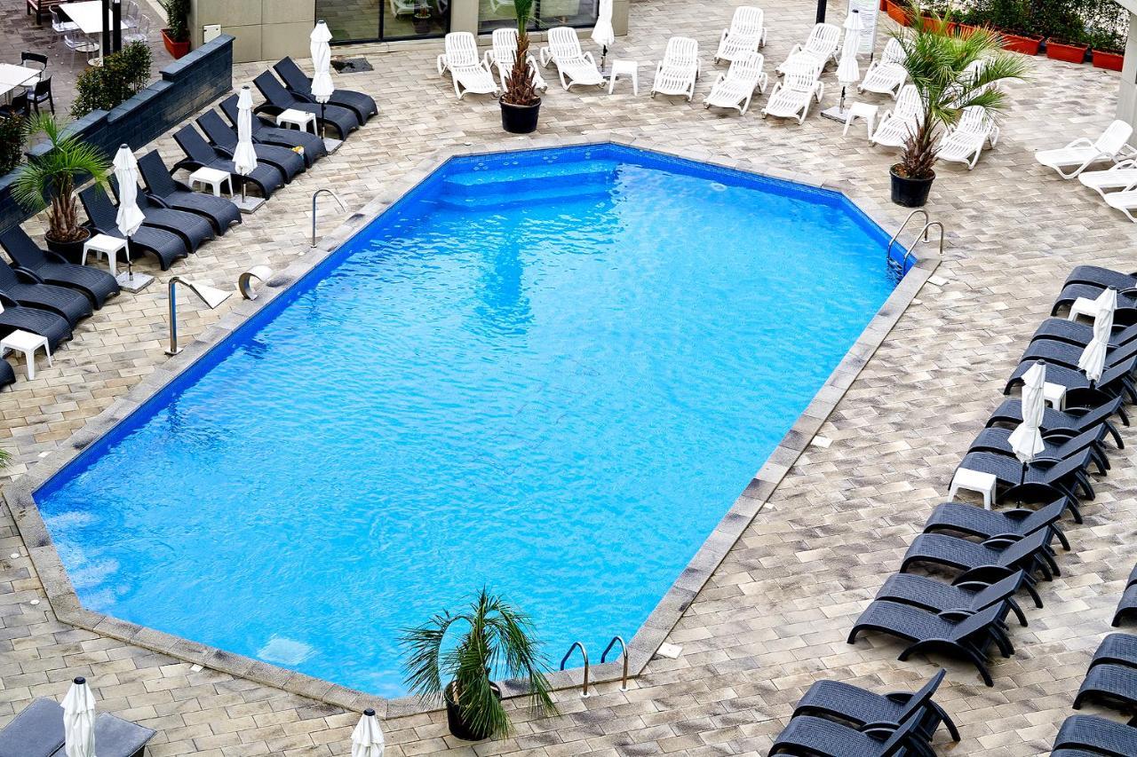 Seastar Apartment - Spa N Pools Beach Resort Mamaia Eksteriør billede