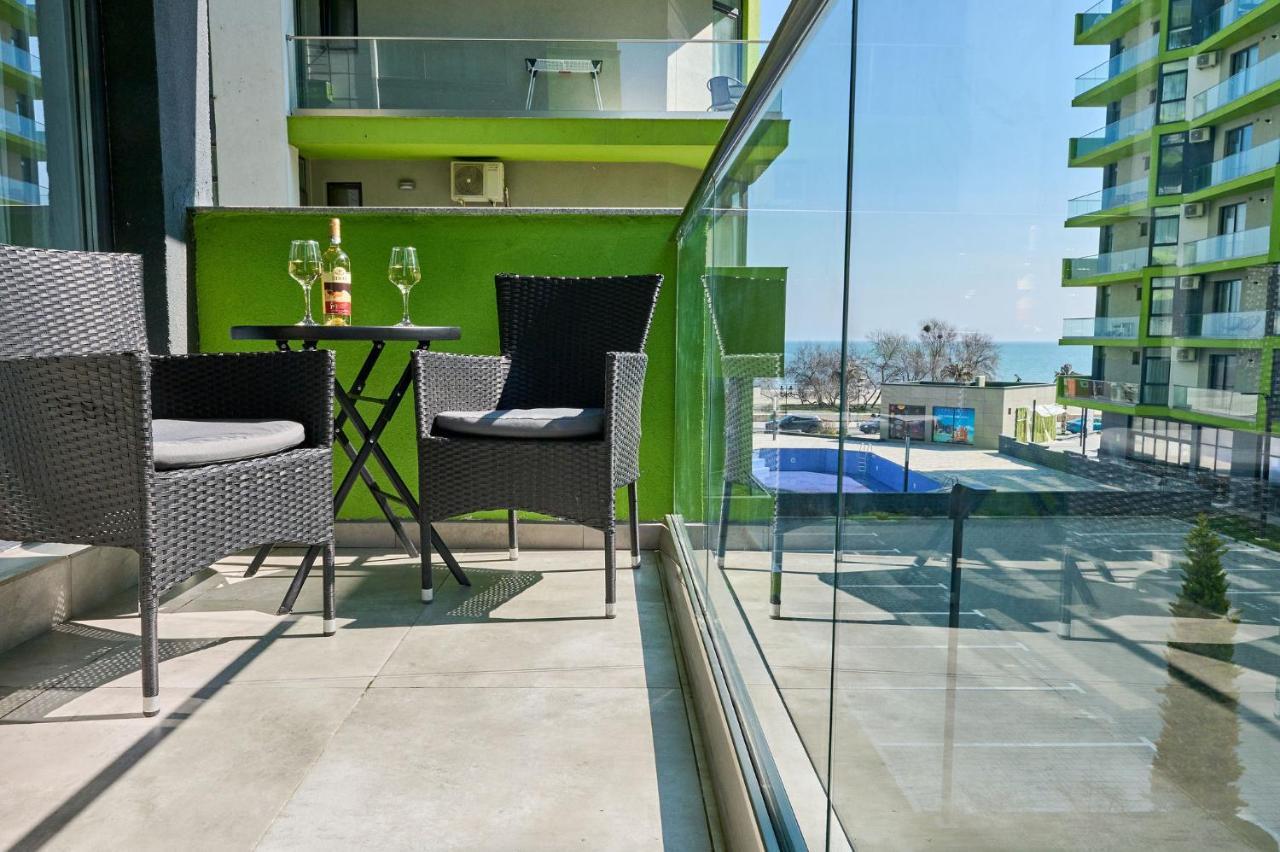 Seastar Apartment - Spa N Pools Beach Resort Mamaia Eksteriør billede