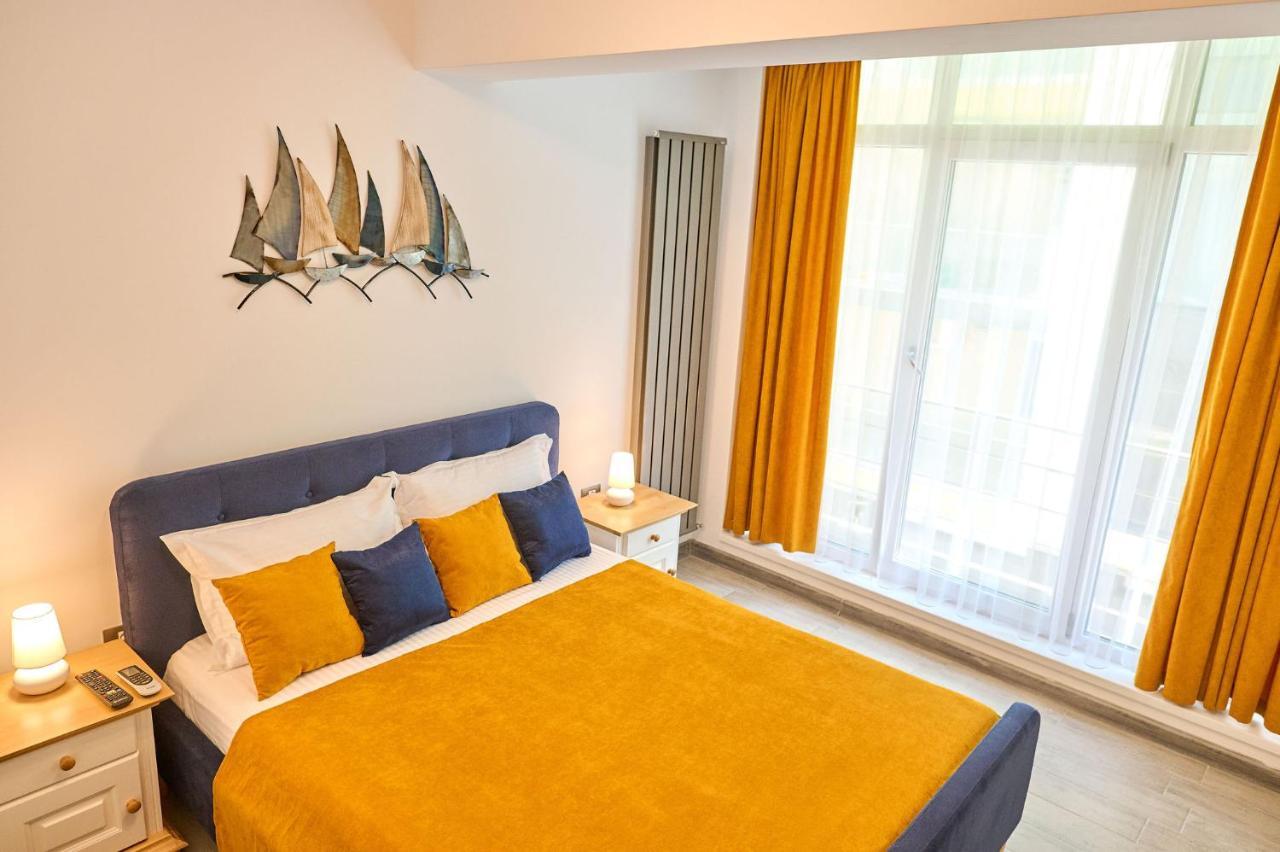 Seastar Apartment - Spa N Pools Beach Resort Mamaia Eksteriør billede